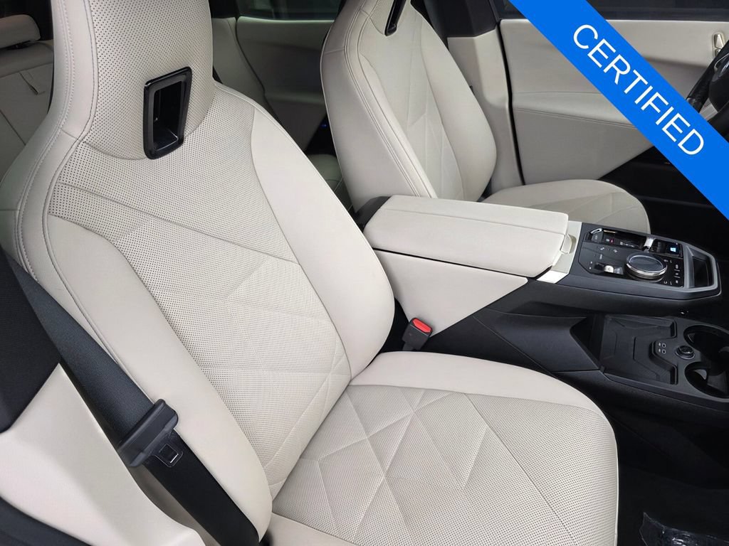Used 2024 BMW iX xDrive50 w/ Sport Package AWD/4WD image 28