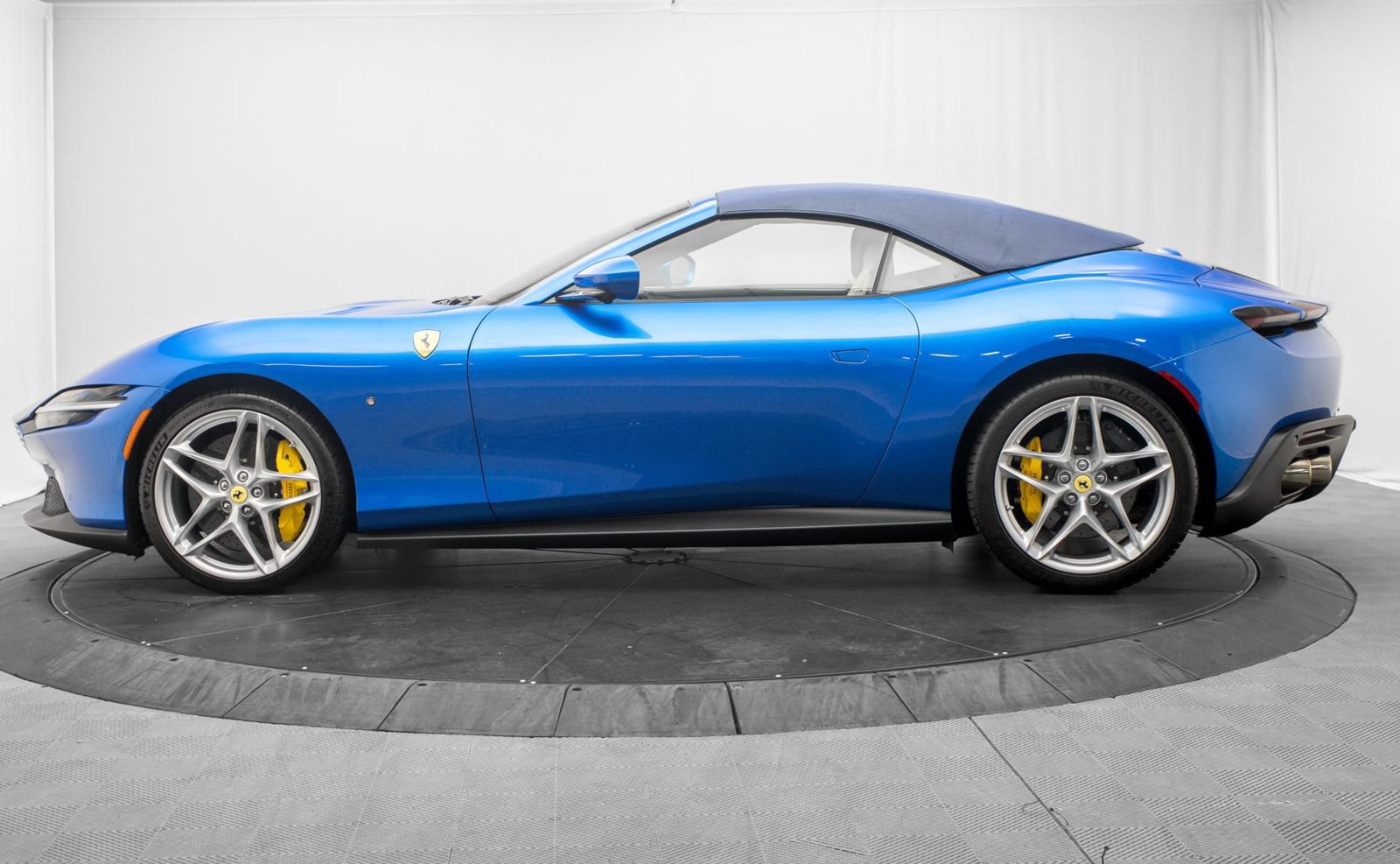 Used 2026 Ferrari Roma Spider RWD image 12
