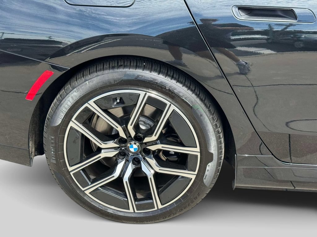Used 2025 BMW i7 eDrive50 w/ M Sport Package RWD image 6
