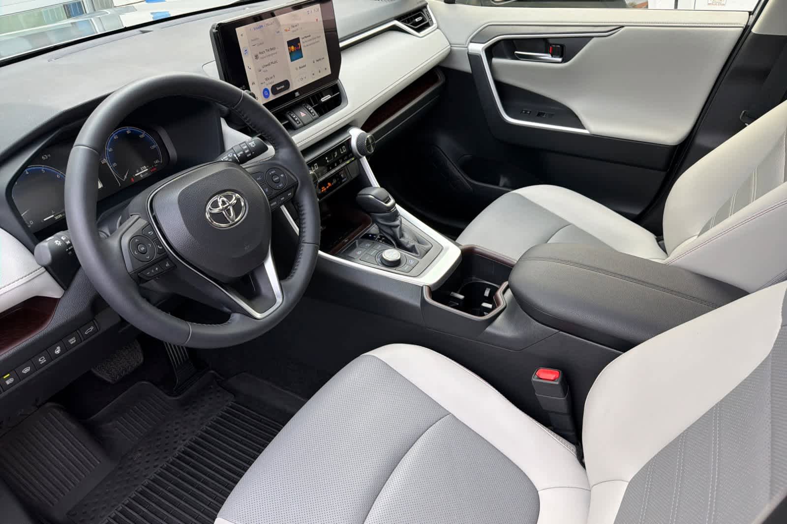 Used 2025 Toyota RAV4 Limited w/ Advanced Technology Package AWD/4WD image 13