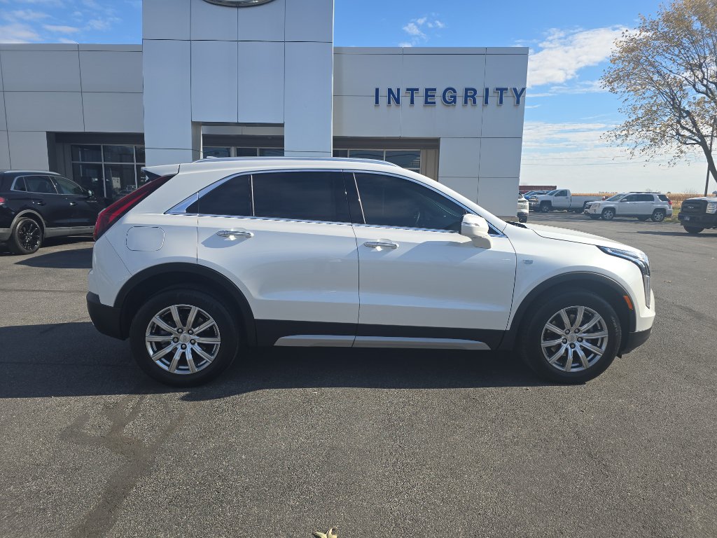 Used 2022 Cadillac XT4 Premium Luxury w/ Cold Weather Package AWD/4WD image 5