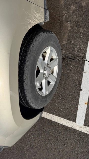 Used 2016 GMC Acadia SLE image 17