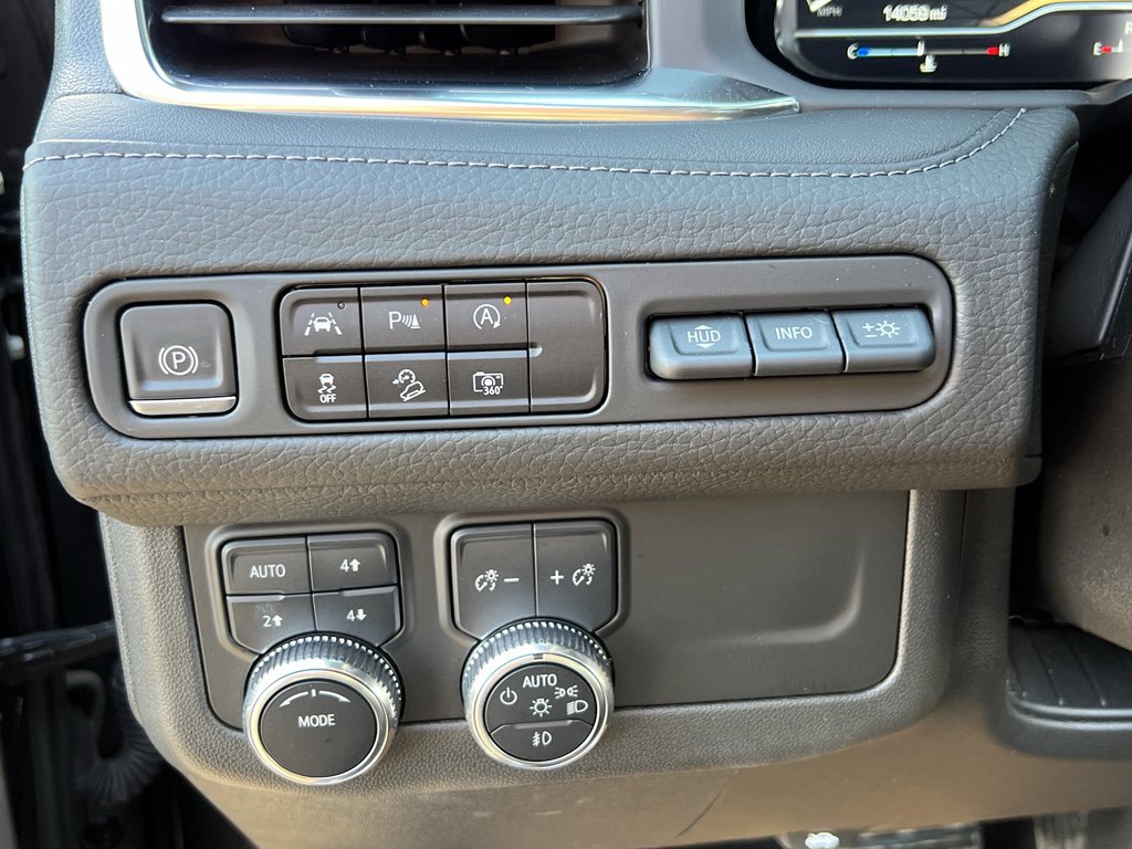 Used 2023 GMC Yukon XL Denali image 16