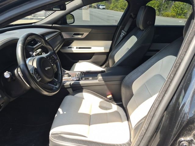 Used 2018 Jaguar XF R-Sport AWD/4WD image 8