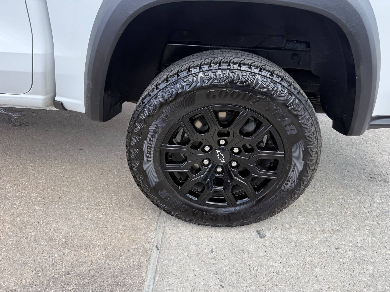 Used 2024 Chevrolet Colorado Trail Boss AWD/4WD image 35