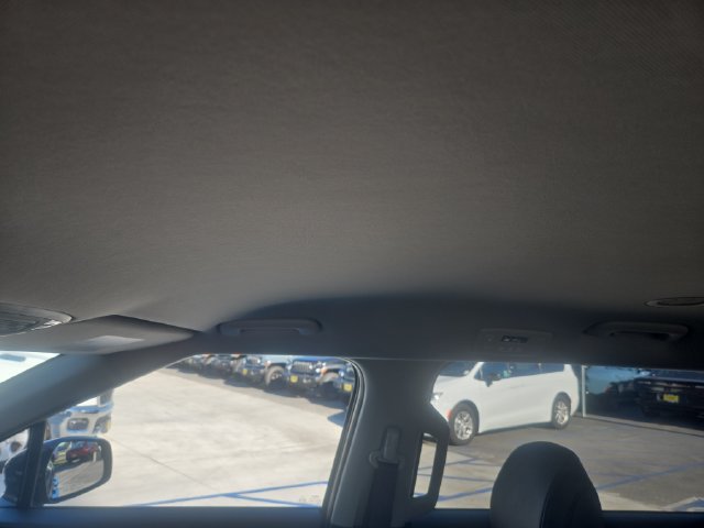 Used 2026 Kia Carnival LXS FWD image 17