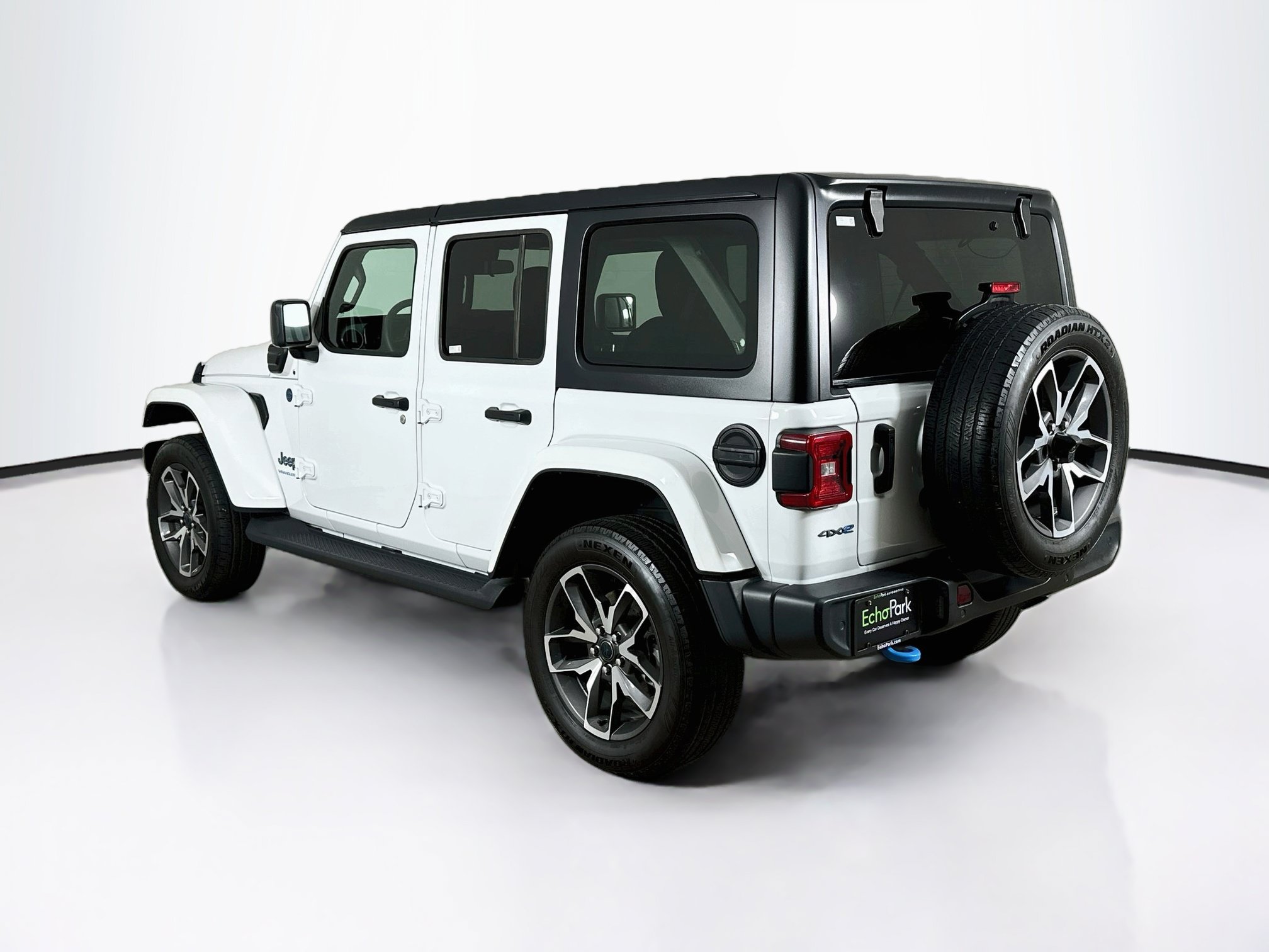 Used 2024 Jeep Wrangler Unlimited w/ Convenience Group AWD/4WD image 5