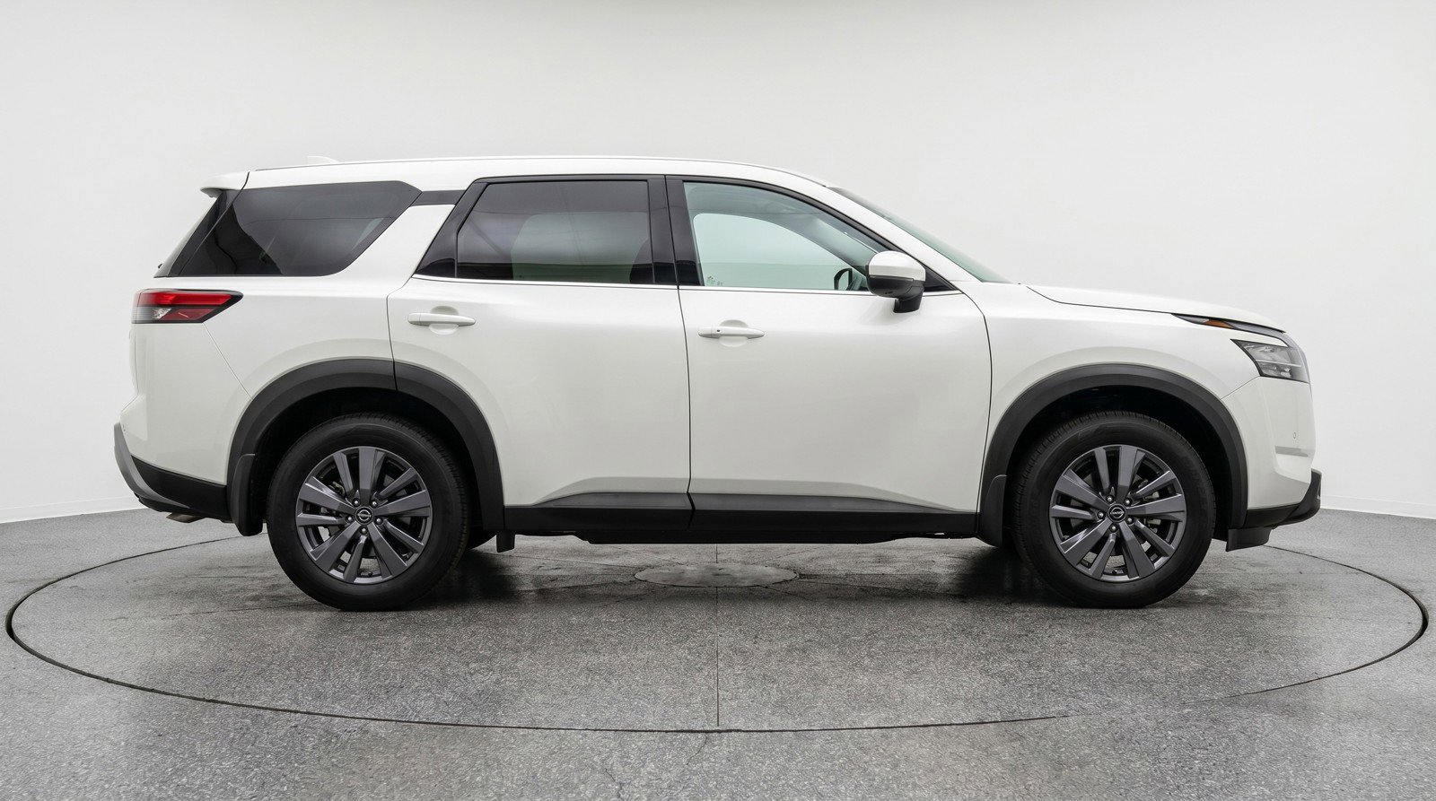 Used 2025 Nissan Pathfinder SV AWD/4WD image 11
