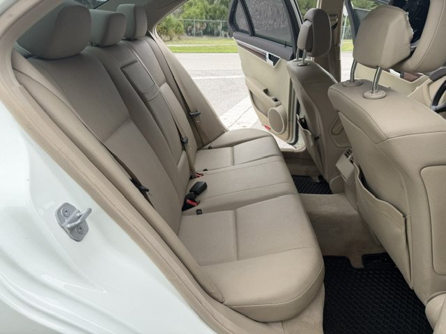 Used 2009 Mercedes-Benz C 300 Sedan image 15