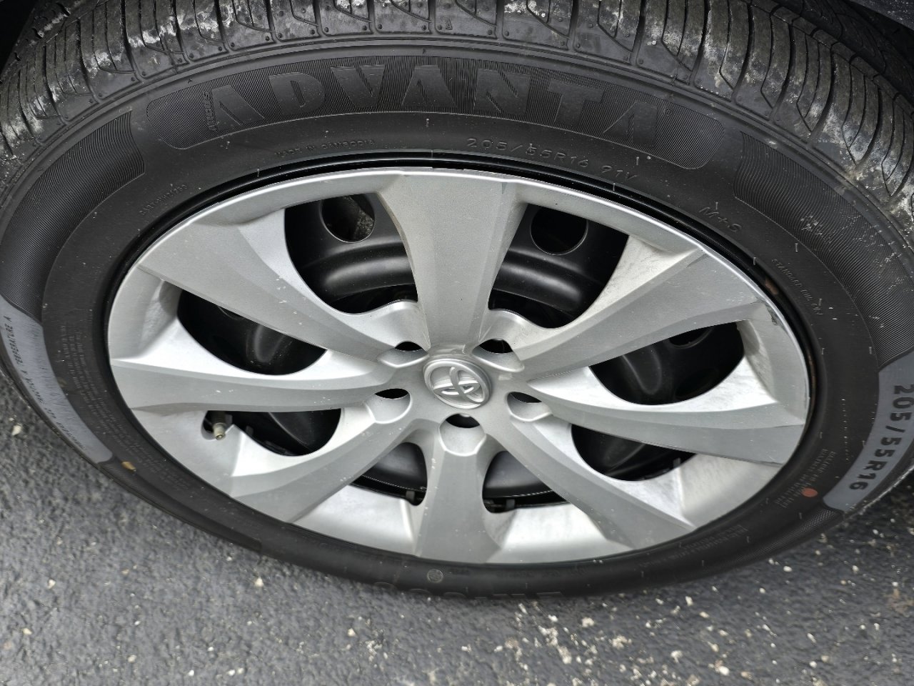 Used 2024 Toyota Corolla LE image 23