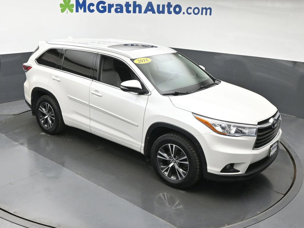 Used 2016 Toyota Highlander XLE AWD/4WD image 3