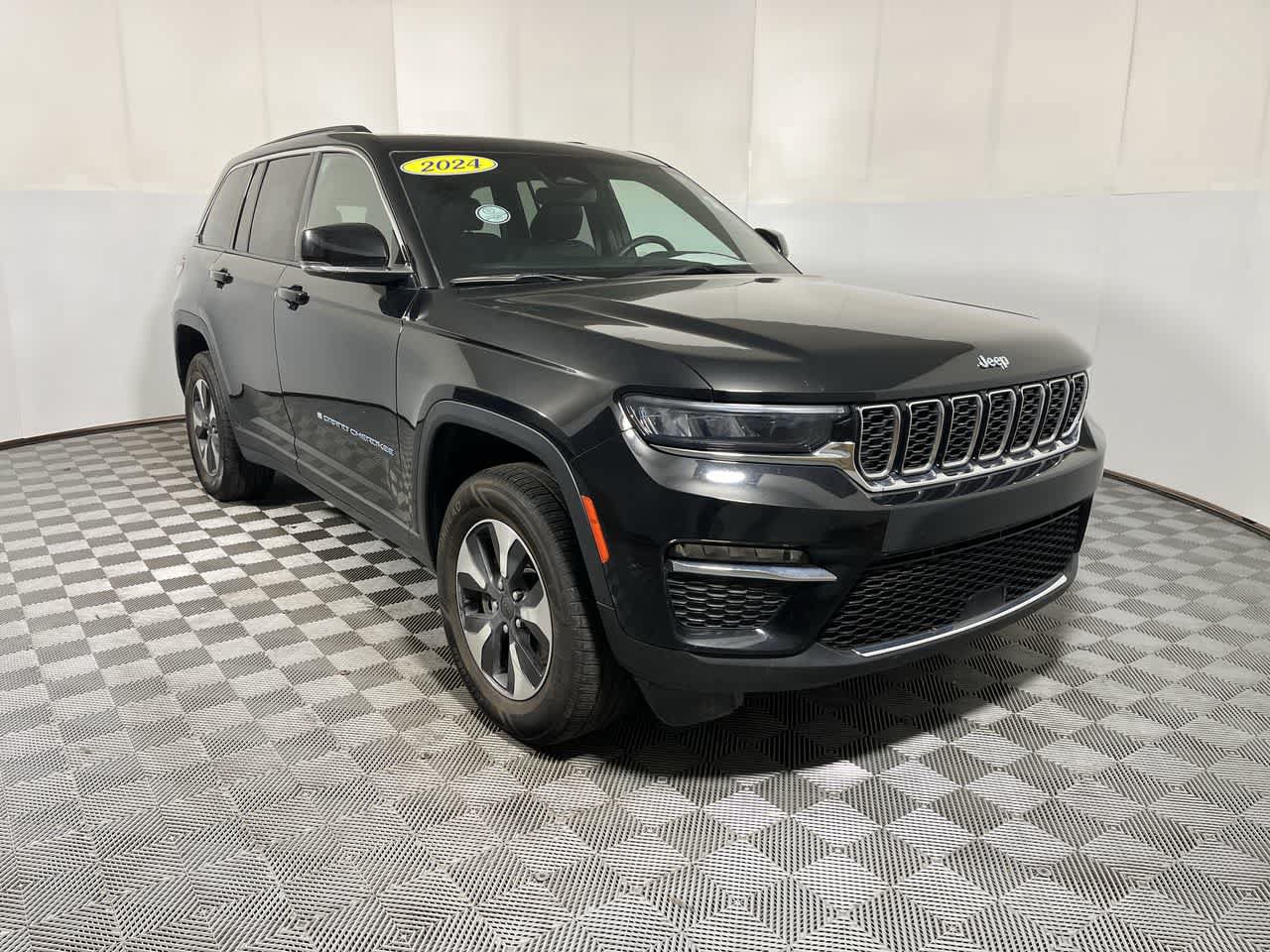 Used 2024 Jeep Grand Cherokee Limited 4xe AWD/4WD image 2