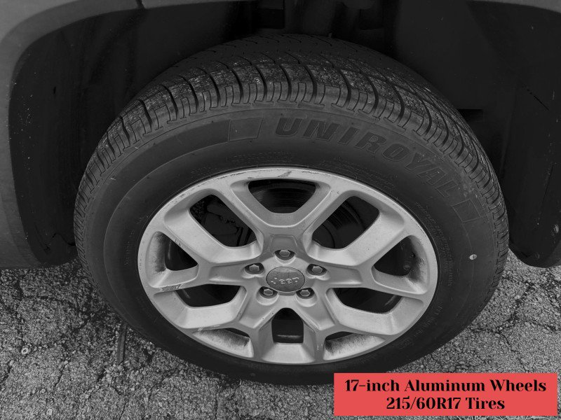 Used 2017 Jeep Renegade Latitude AWD/4WD image 28