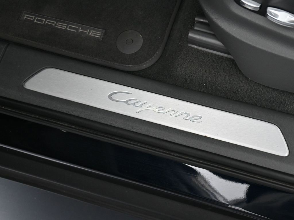 Certified 2021 Porsche Cayenne Coupe image 16