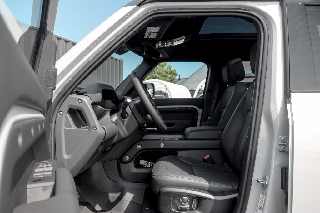 New 2026 Land Rover Defender 130 X-Dynamic SE AWD/4WD image 10