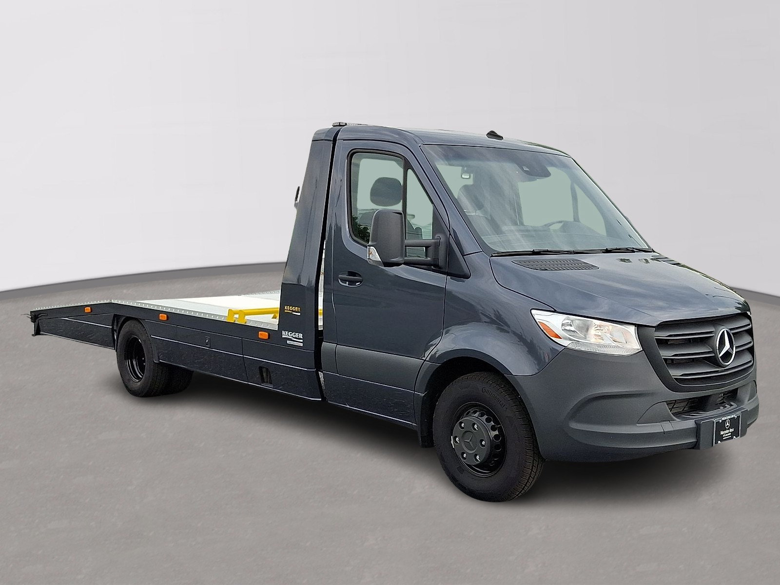 Used 2023 Mercedes-Benz Sprinter 4500 image 3