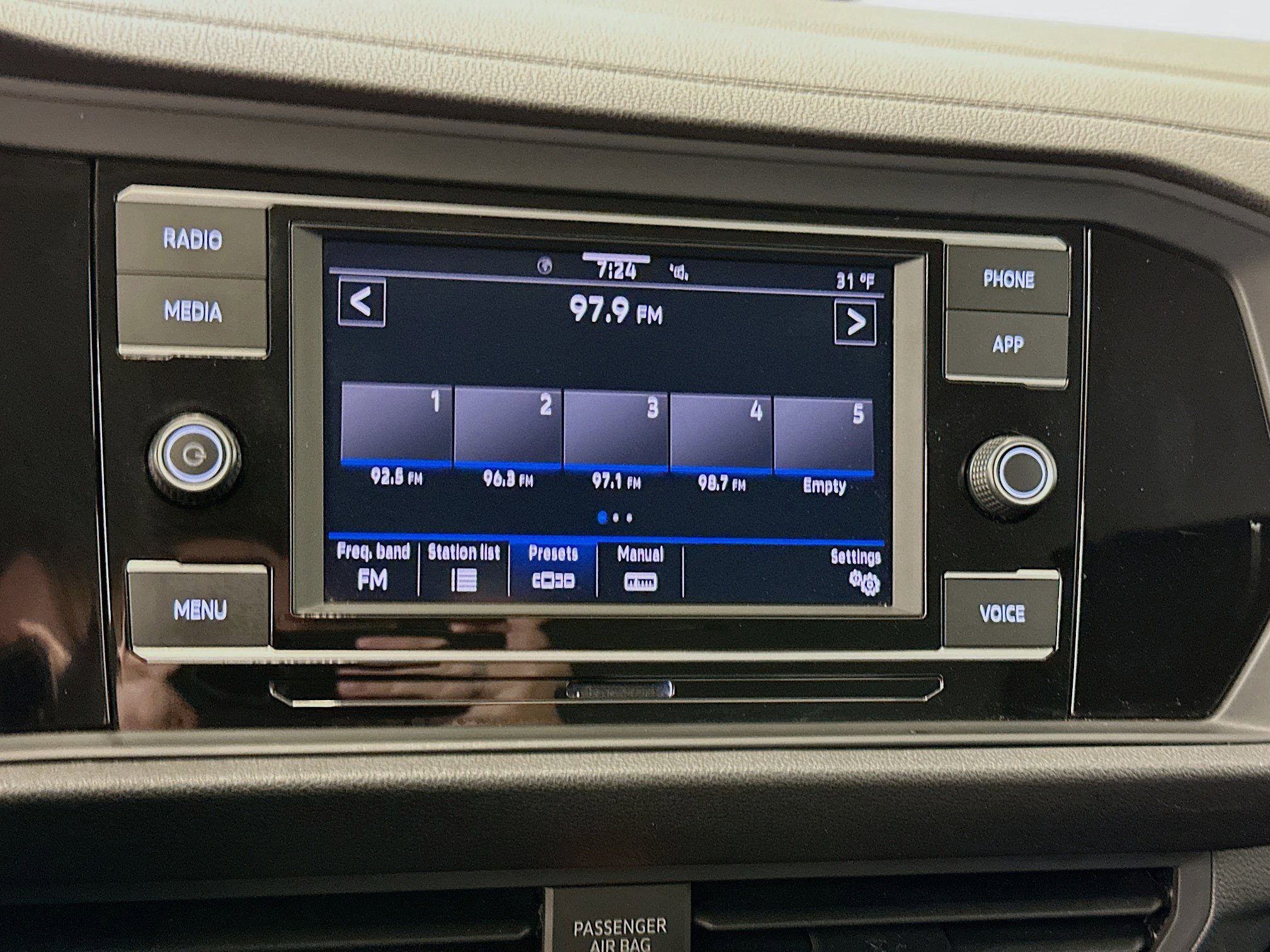 Used 2024 Volkswagen Jetta SE image 21