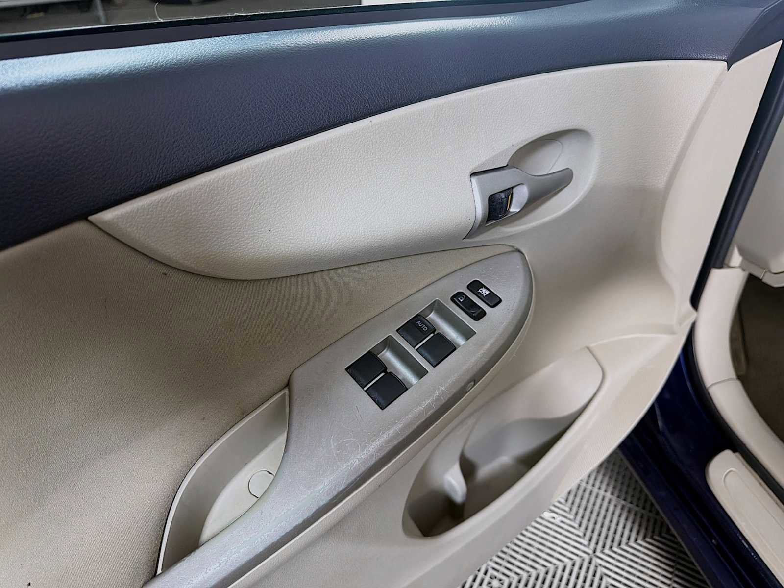 Used 2012 Toyota Corolla LE image 15