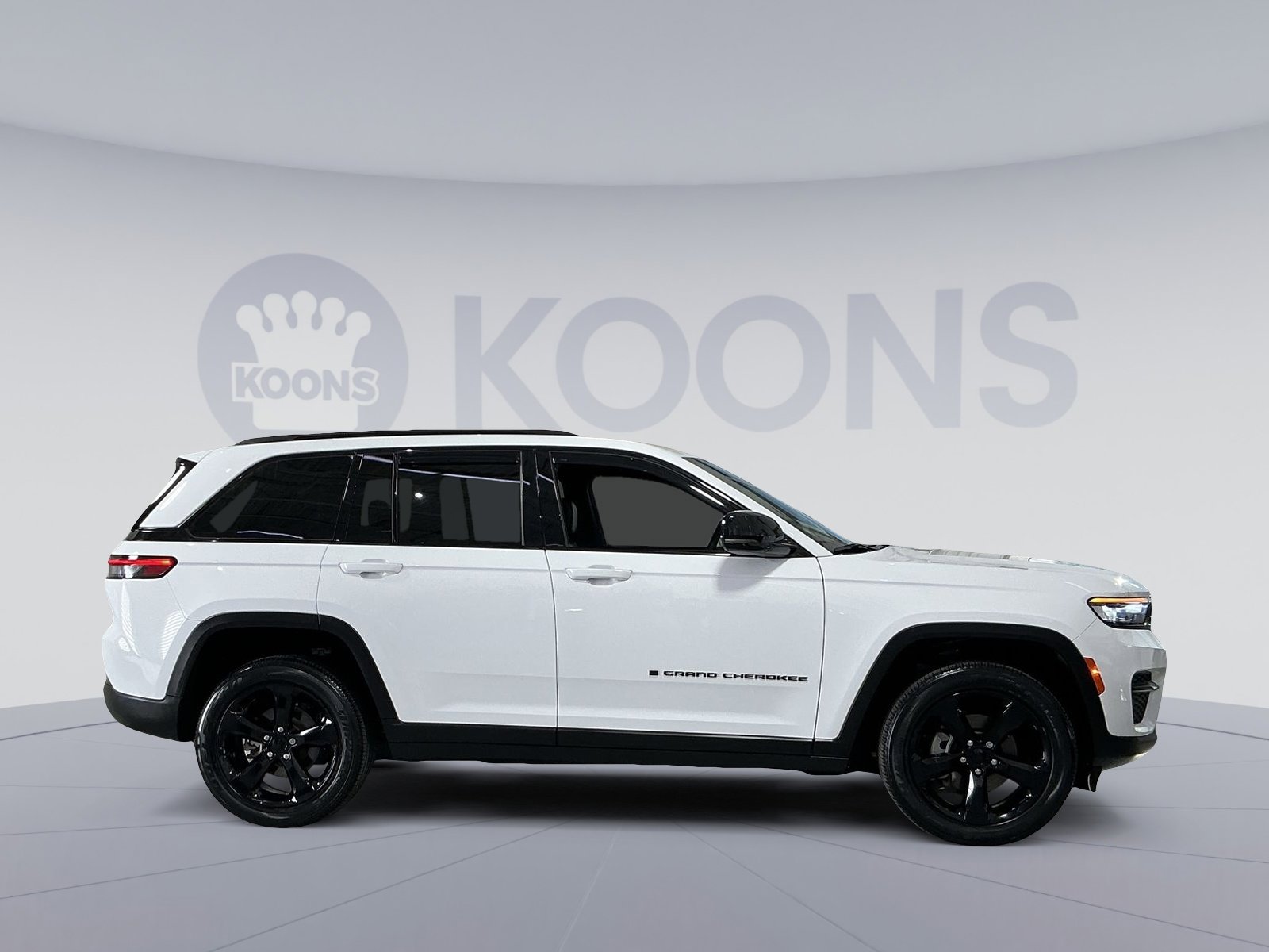 Used 2023 Jeep Grand Cherokee Altitude image 17