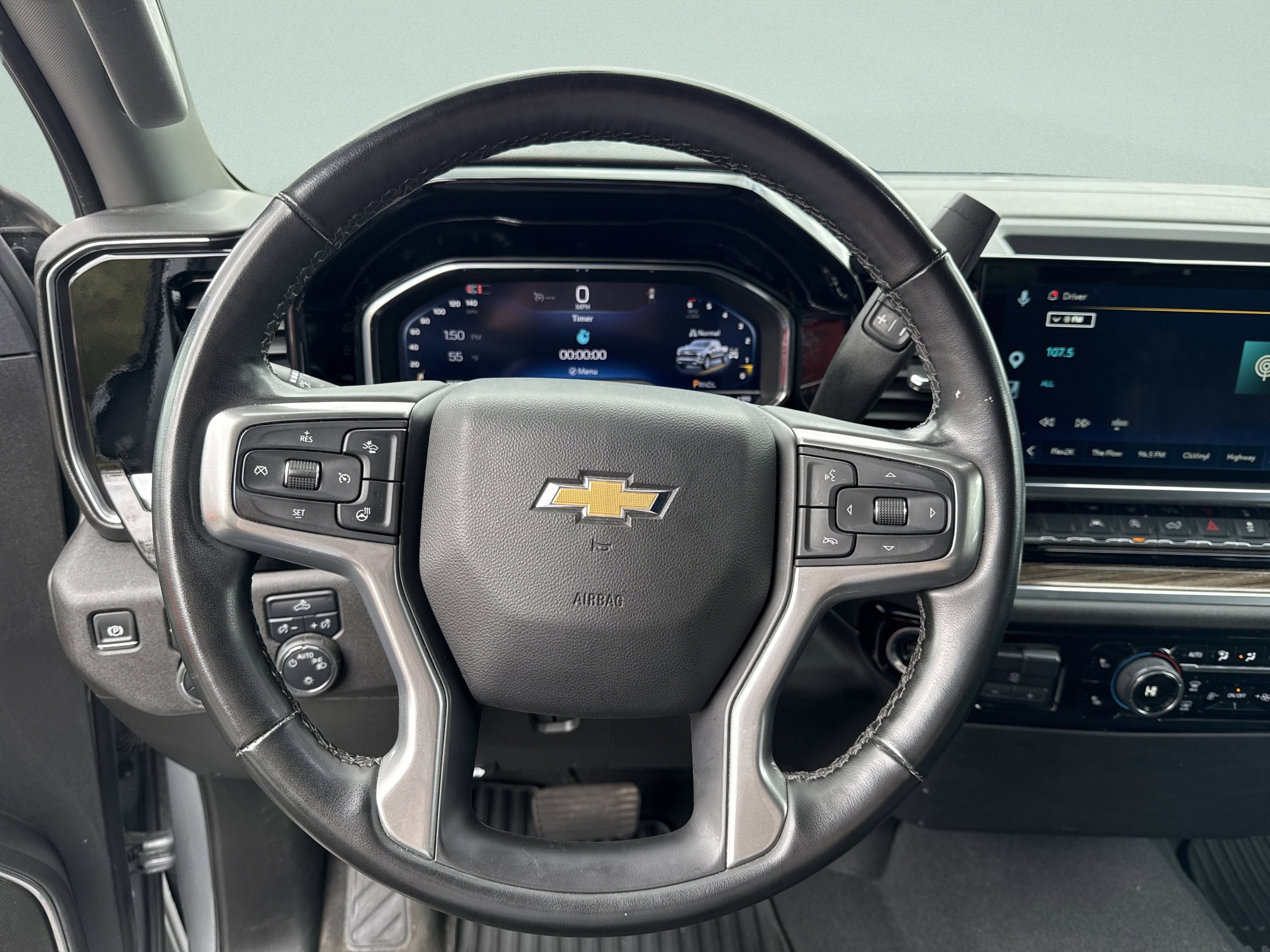 Used 2025 Chevrolet Silverado 1500 LT AWD/4WD image 9