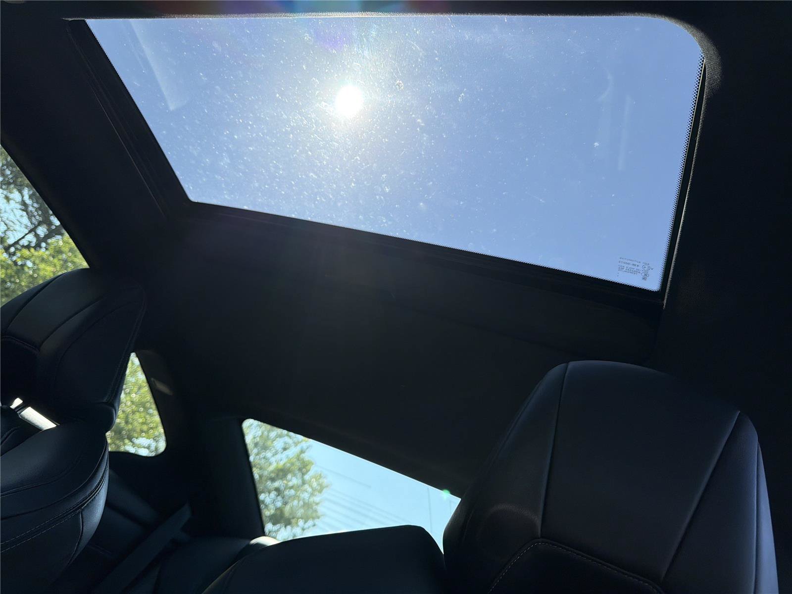 Used 2019 INFINITI Q60 3.0t Luxe w/ Essential Package AWD/4WD image 4