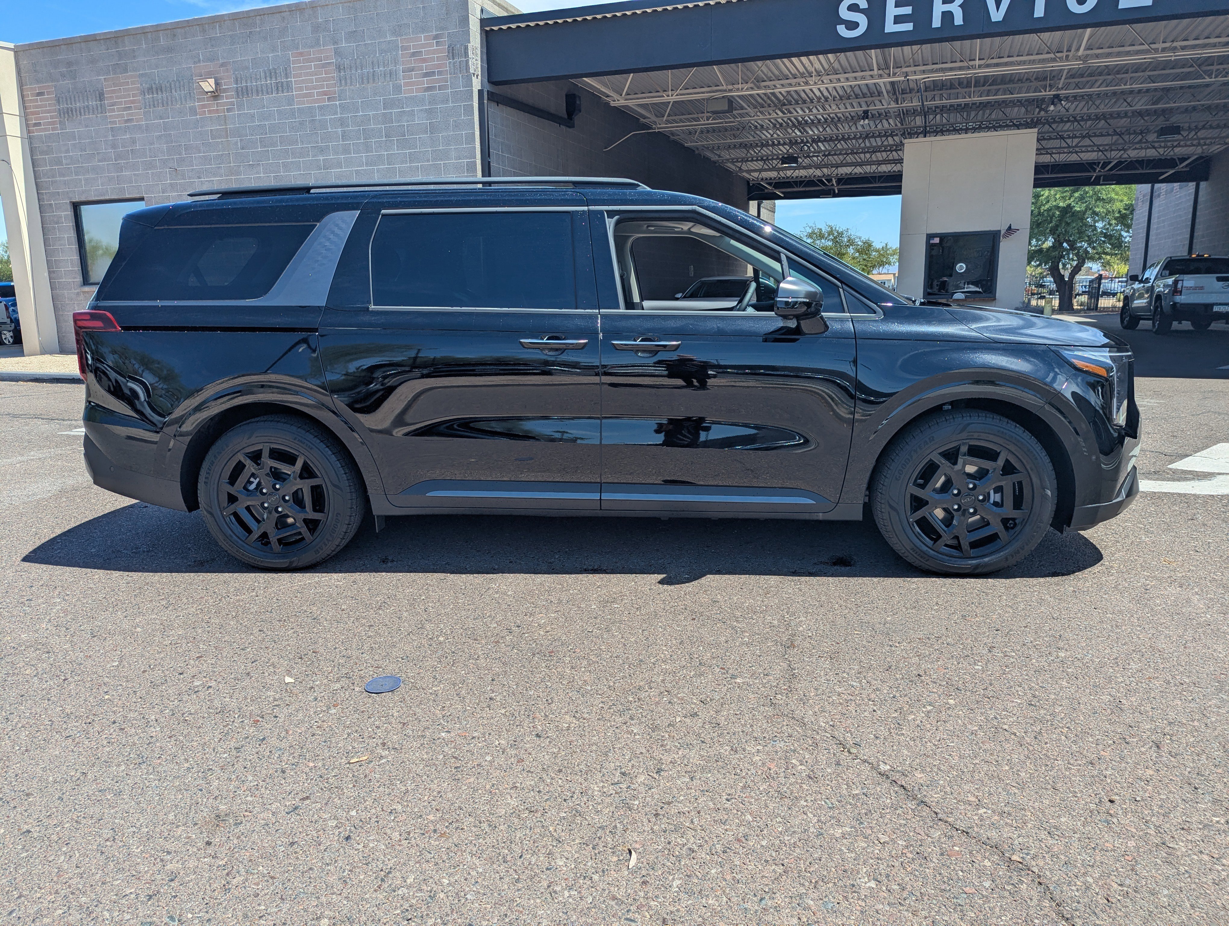 New 2025 Kia Carnival SX Prestige image 2