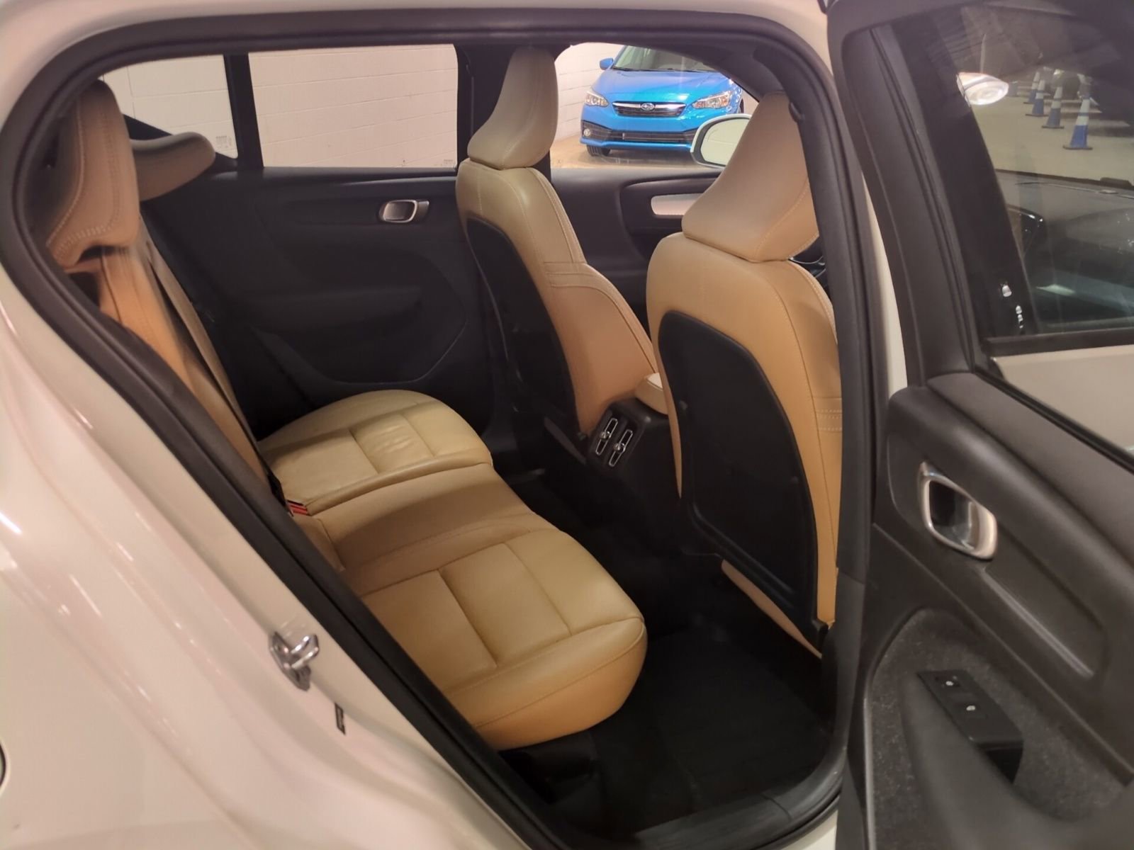 Used 2019 Volvo XC40 T5 Momentum image 11