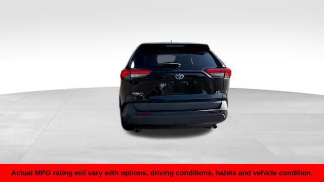 Used 2021 Toyota RAV4 LE image 7