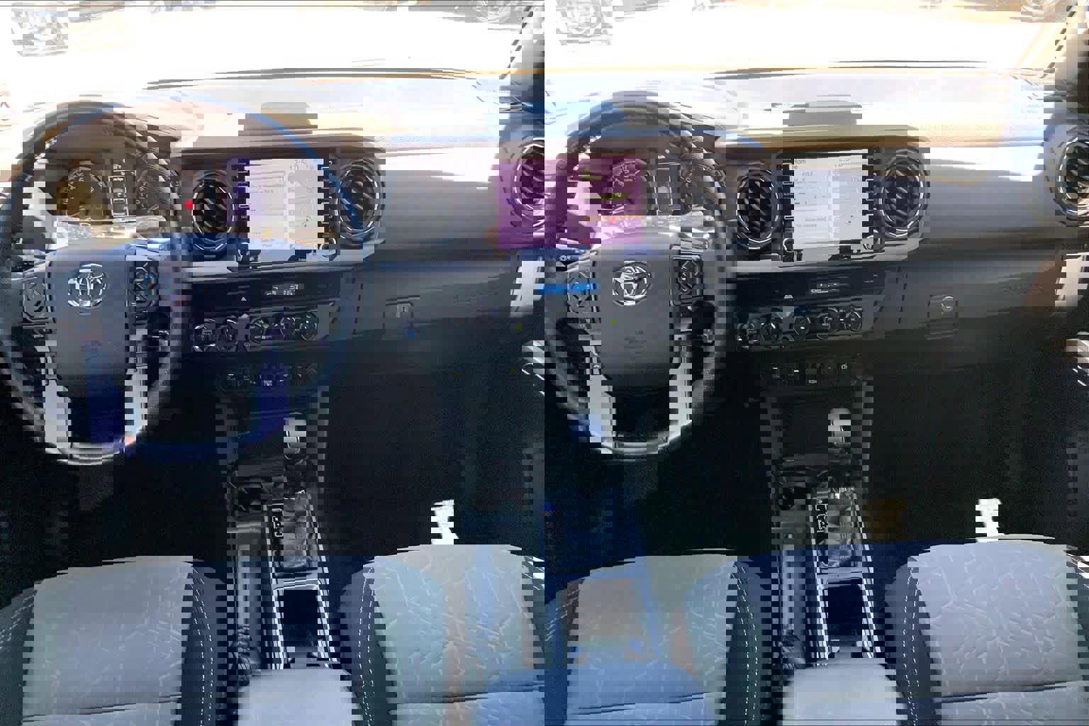 Used 2021 Toyota Tacoma TRD Off-Road w/ Technology Package AWD/4WD image 15