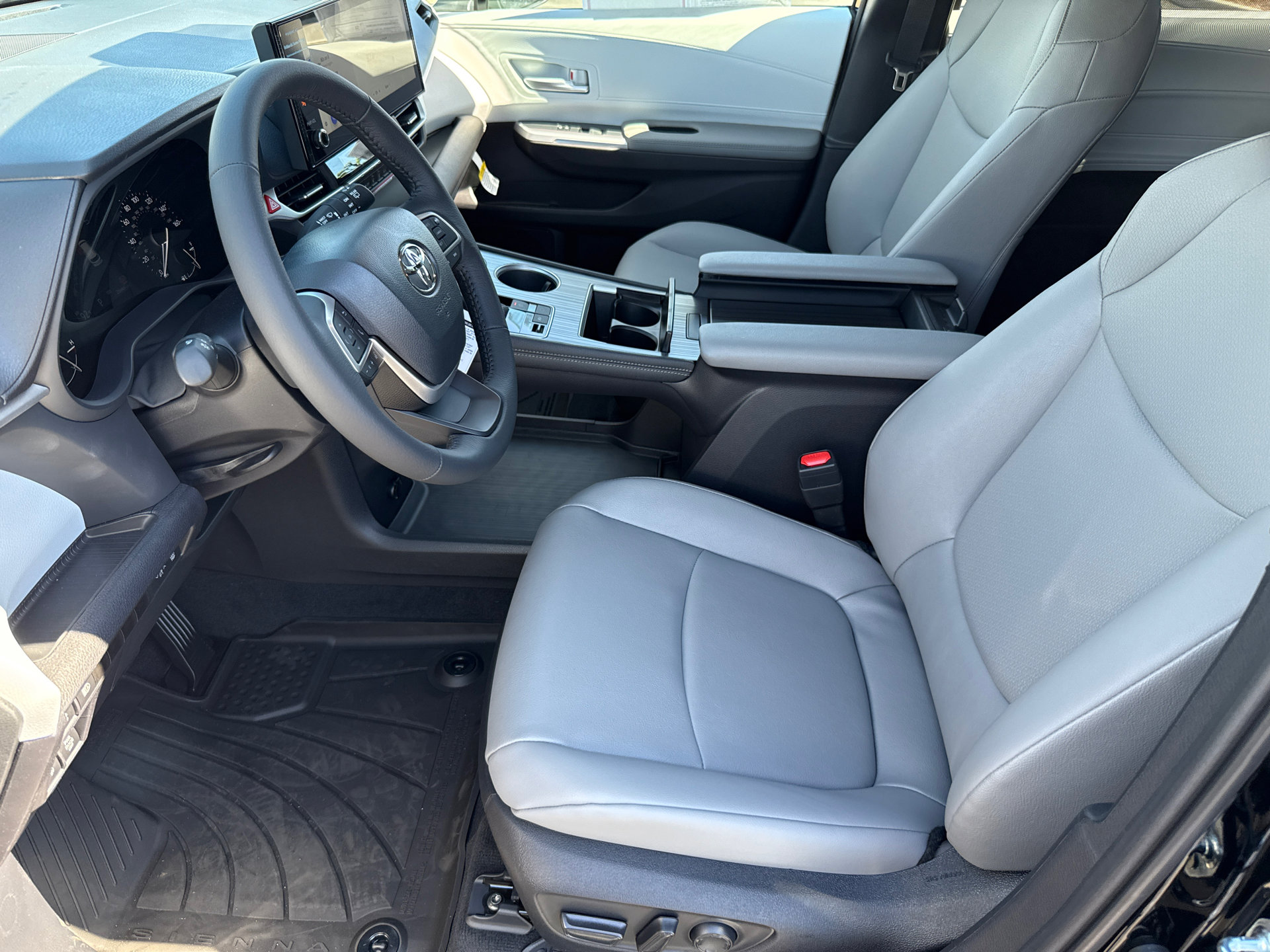 Certified 2026 Toyota Sienna XLE image 26