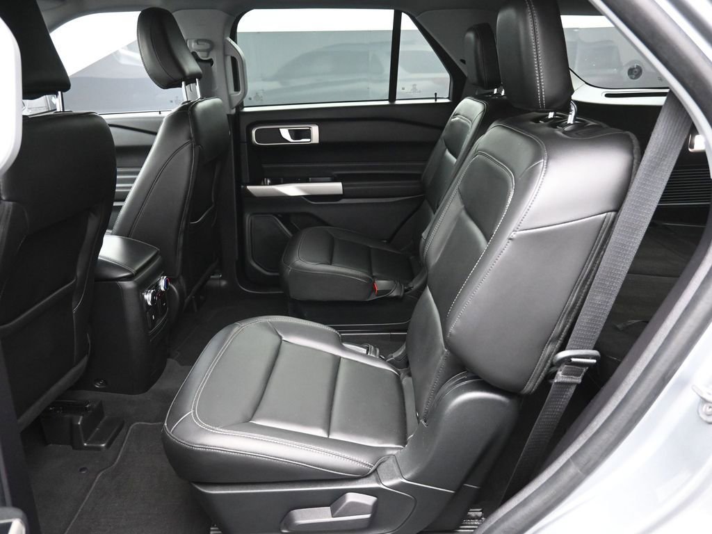 Used 2022 Ford Explorer XLT w/ Equipment Group 202A image 26