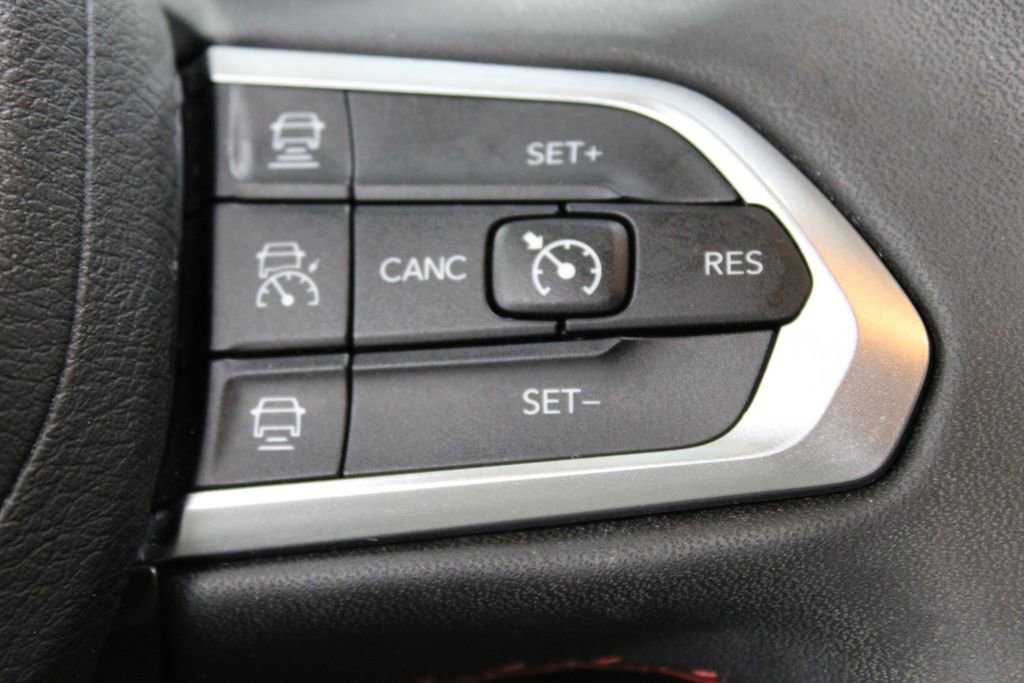 Used 2025 Jeep Compass Trailhawk image 34