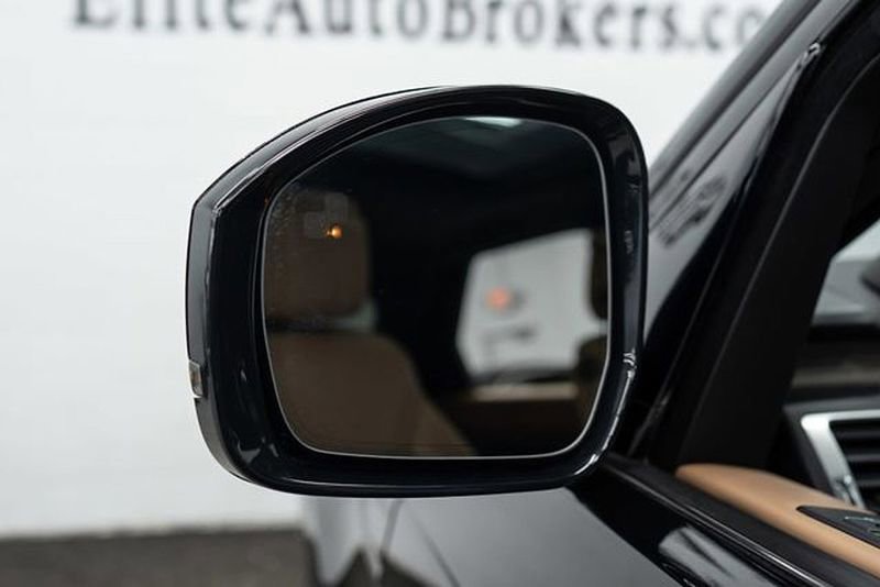 Used 2023 Land Rover Discovery S R-Dynamic image 58