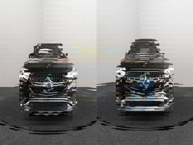 Used 2025 Mercedes-Benz GLC 300 4MATIC image 3