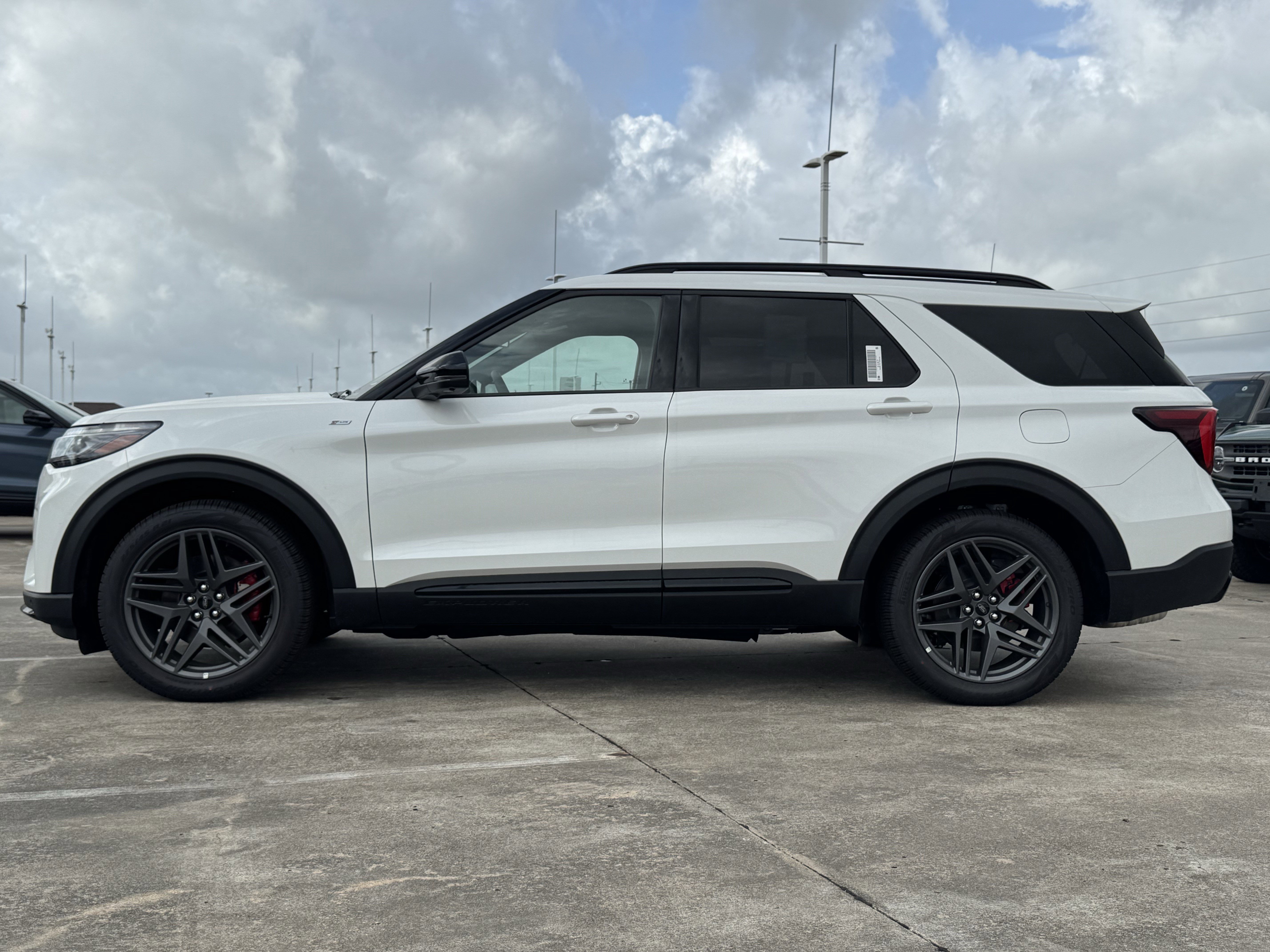 New 2026 Ford Explorer ST-Line w/ ST-Line Street Pack image 7