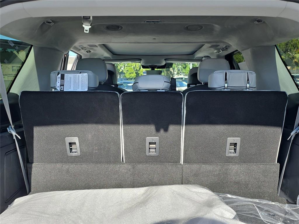 New 2026 Lincoln Navigator L Black Label w/ Black Label Special Edition image 10