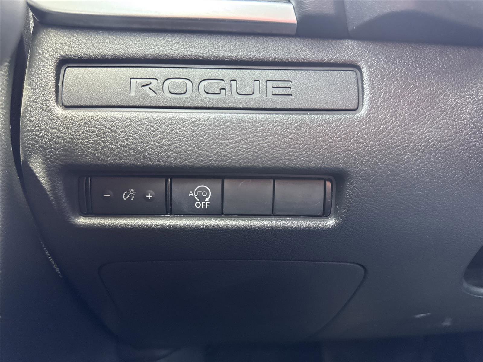 Used 2023 Nissan Rogue S image 23