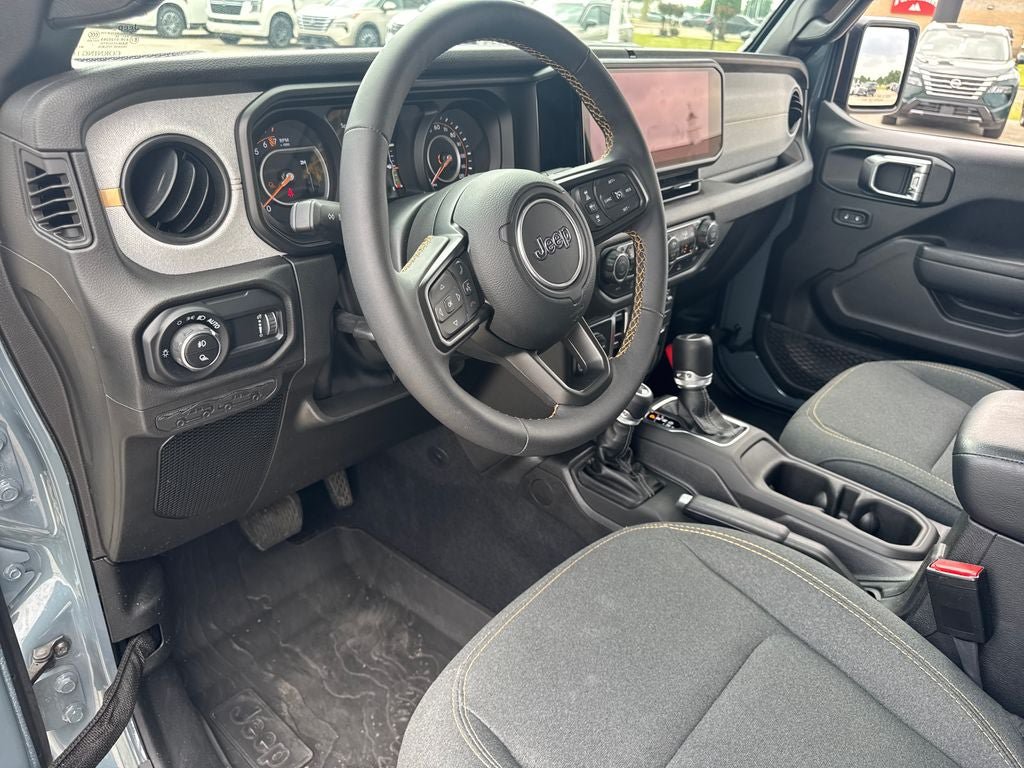 Used 2025 Jeep Gladiator Overland AWD/4WD image 16