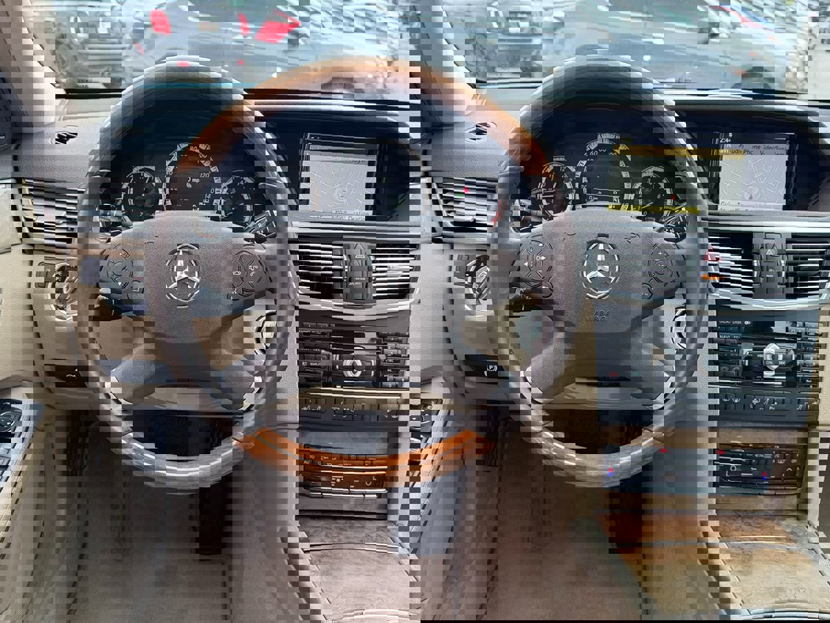 Used 2011 Mercedes-Benz E 550 Sedan image 27