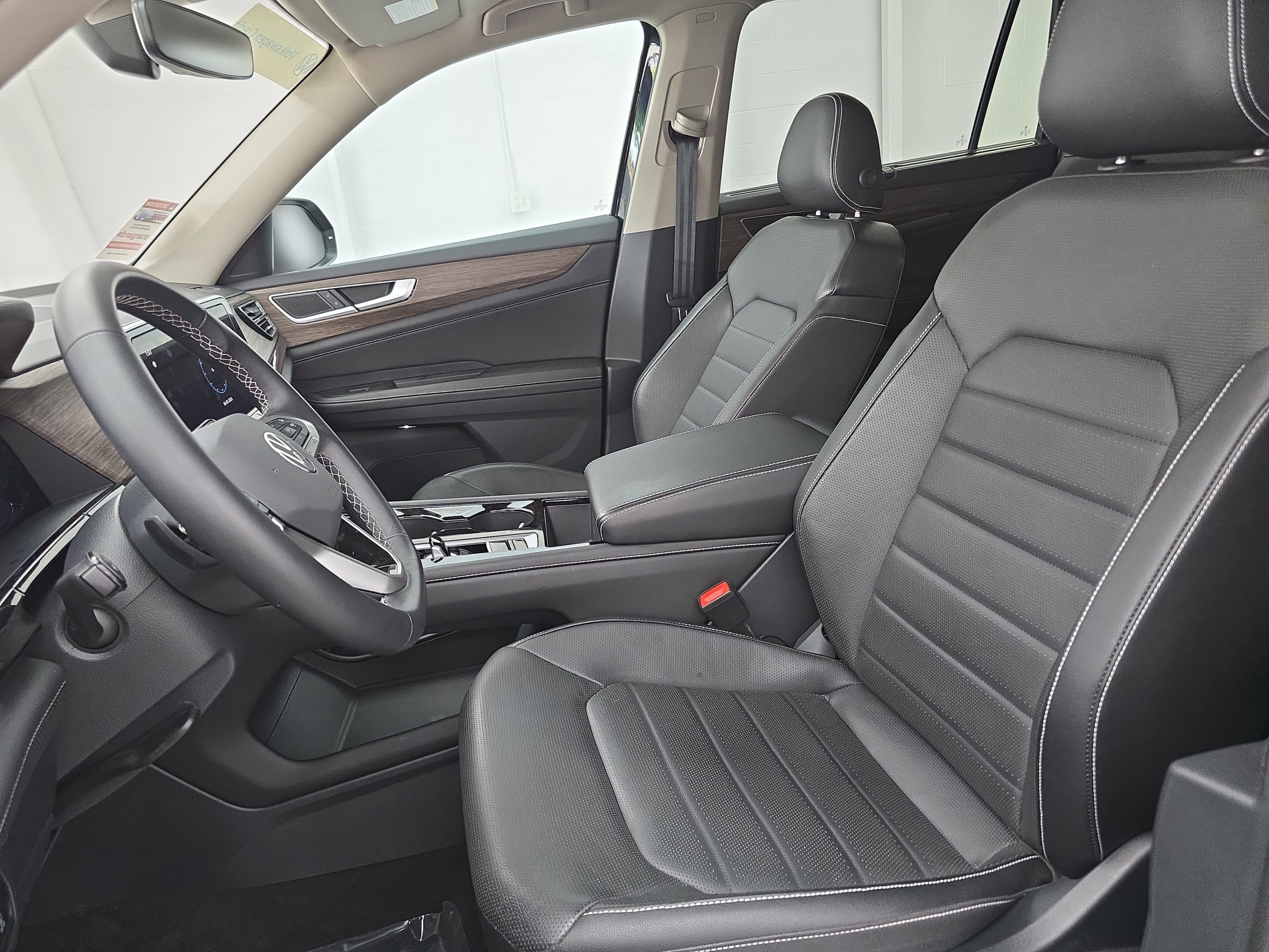 Certified 2025 Volkswagen Atlas SEL AWD/4WD image 16