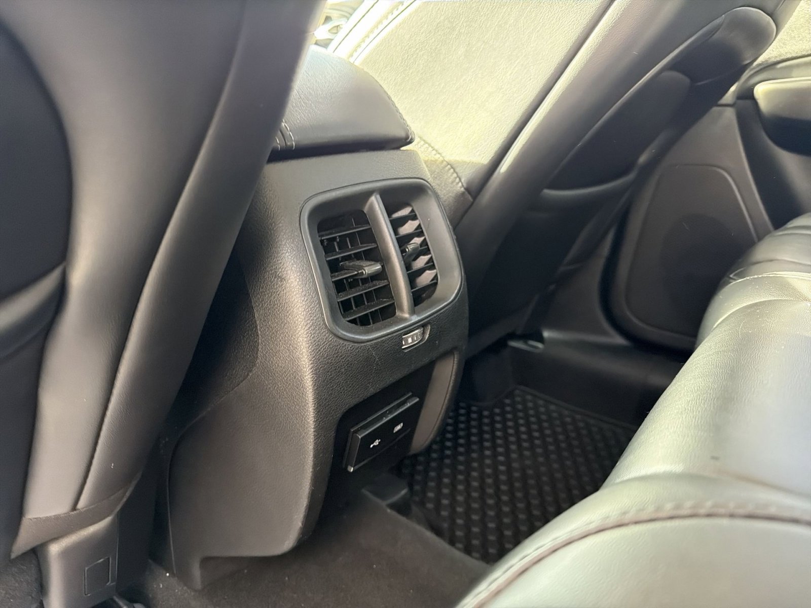 Certified 2020 Jeep Cherokee Latitude Plus w/ Cold Weather Group image 30