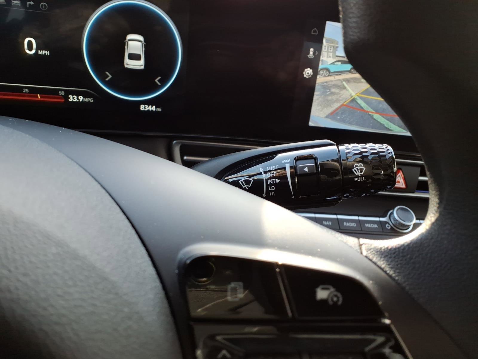 Used 2024 Hyundai Elantra SEL image 31