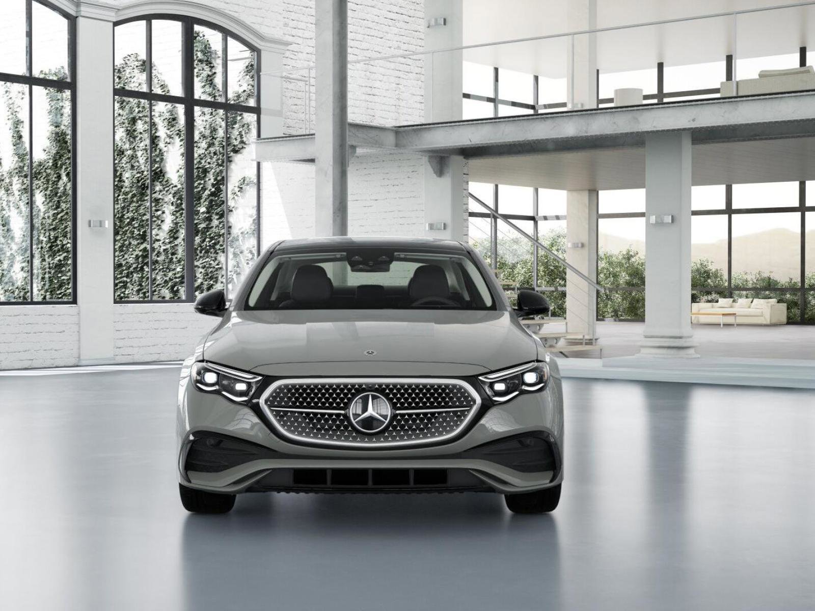 Used 2025 Mercedes-Benz E 350 4MATIC Sedan image 5