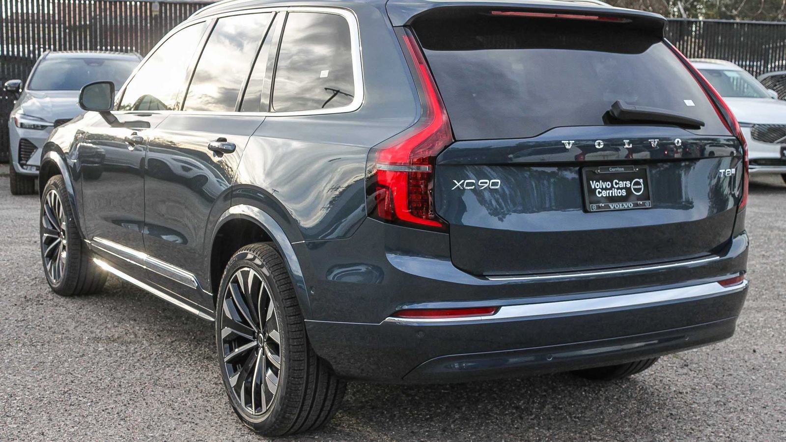 New 2026 Volvo XC90 T8 Plus w/ Protection Package Premier AWD/4WD image 8