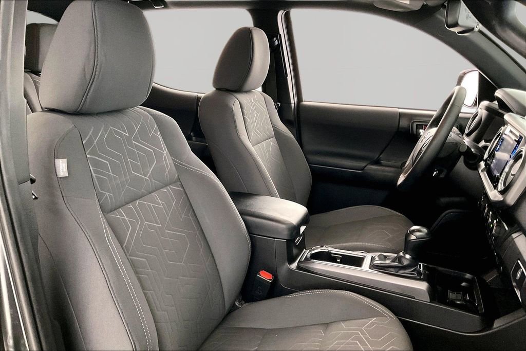 Used 2016 Toyota Tacoma TRD Off-Road w/ Premium & Technology Package image 24