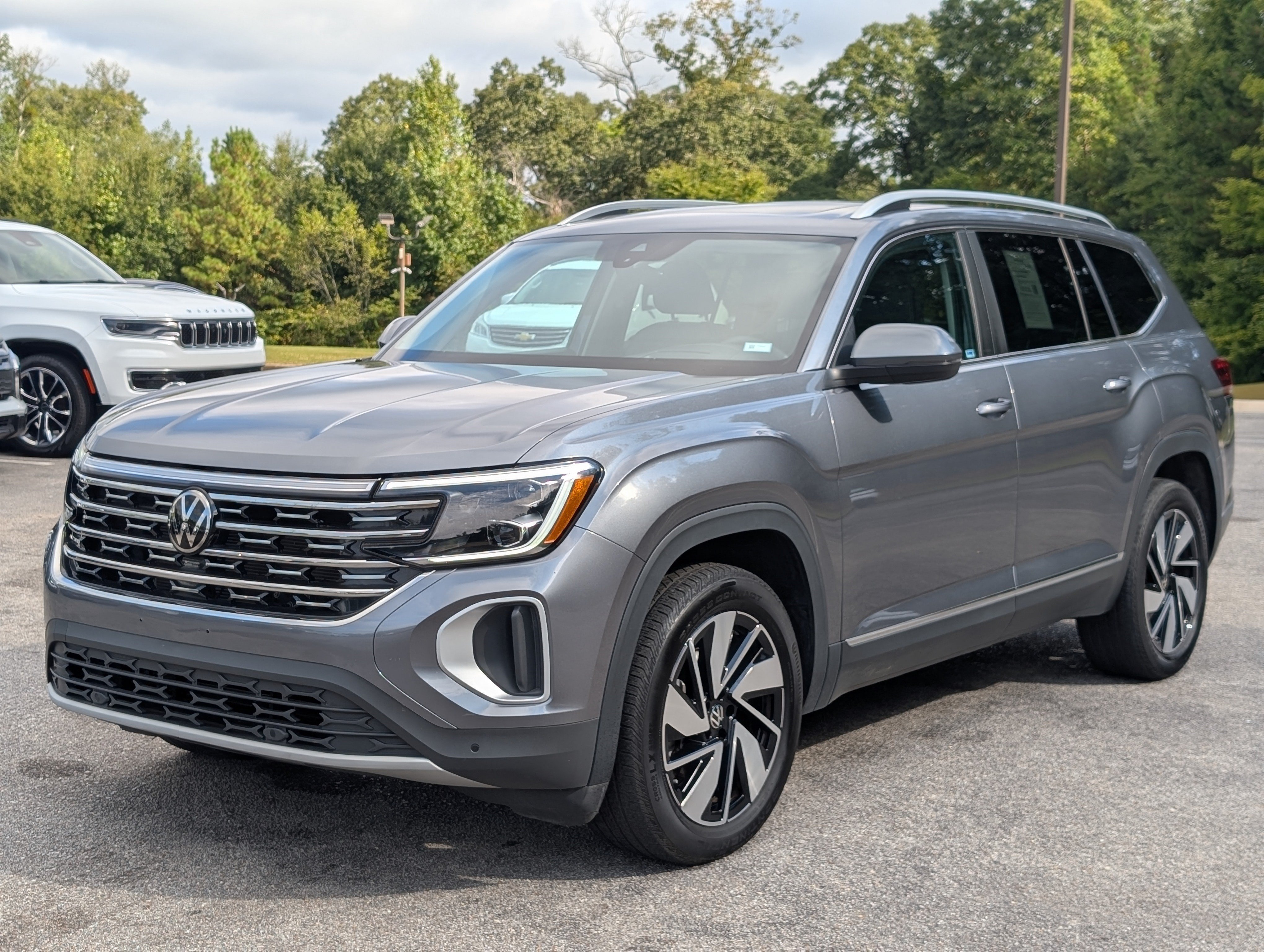 Used 2024 Volkswagen Atlas SEL AWD/4WD image 5