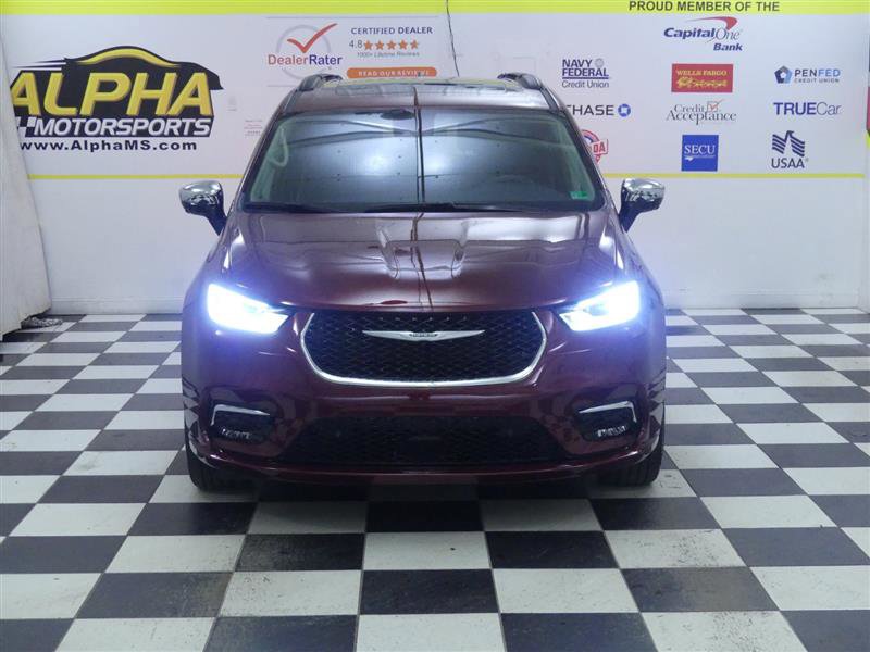 Used 2023 Chrysler Pacifica Limited AWD/4WD image 2