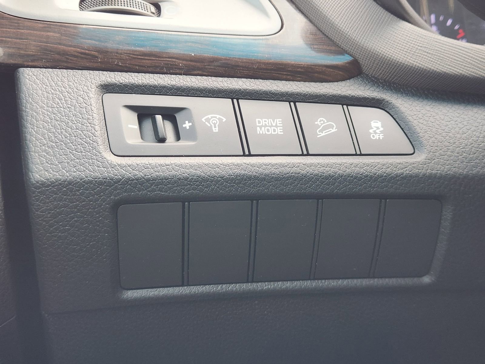 Used 2018 Hyundai Santa Fe Sport w/ 2.4L Value Package 02 image 22