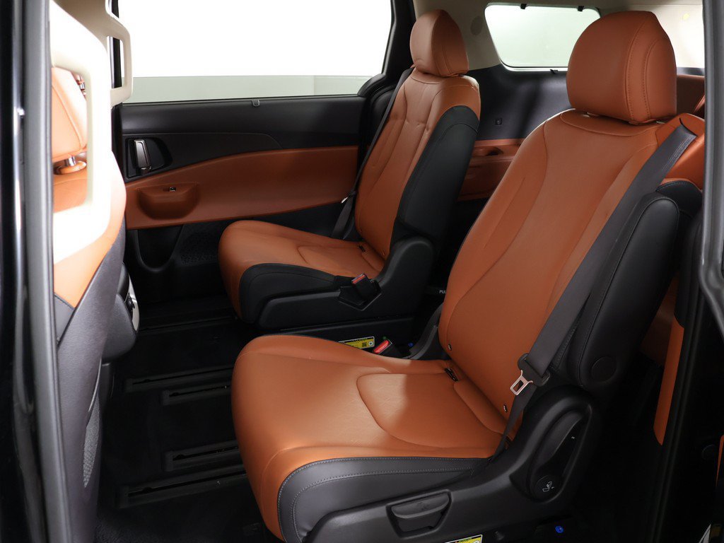 Used 2025 Kia Carnival EX FWD image 34