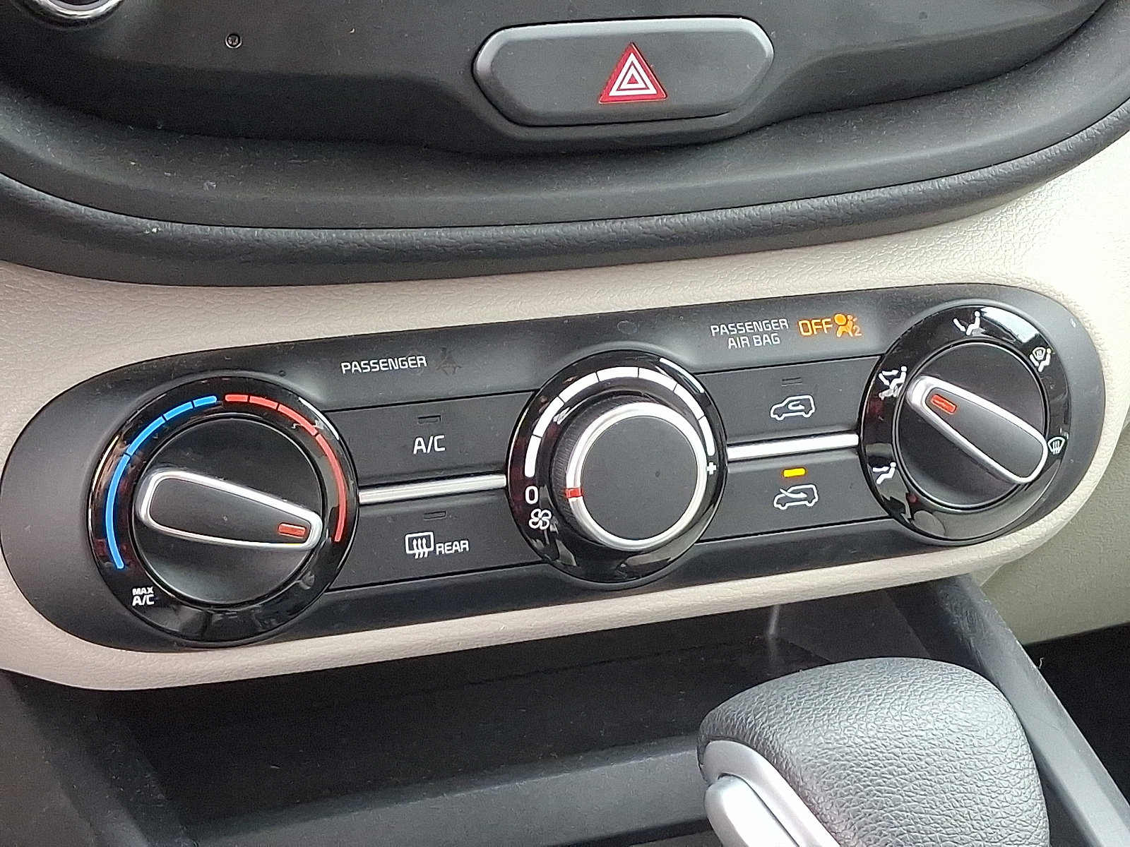 Used 2025 Kia Soul LX w/ LX Technology Package image 15